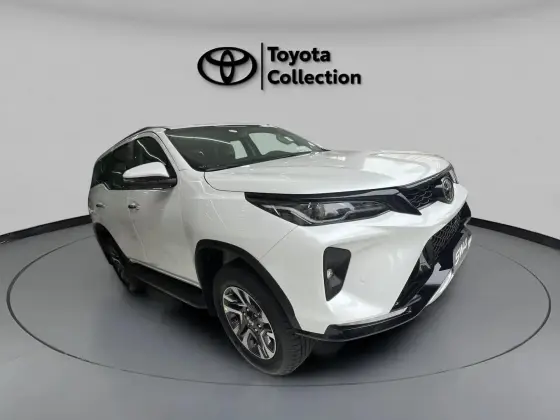 TOYOTA HILUX SW4 2.8 D-4D TURBO DIESEL SRX PLATINUM 7L 4X4 AUTOMÁTICO