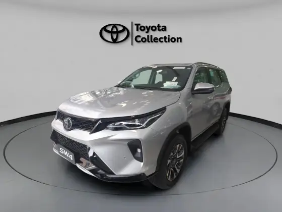 TOYOTA HILUX SW4 2.8 D-4D TURBO DIESEL SRX PLATINUM 7L 4X4 AUTOMÁTICO TOYOTA HILUX SW4 2.8 D-4D TURBO DIESEL SRX PLATINUM 7L 4X4 AUTOMÁTICO