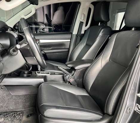 TOYOTA-HILUX-2023