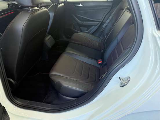 VOLKSWAGEN-JETTA-2023