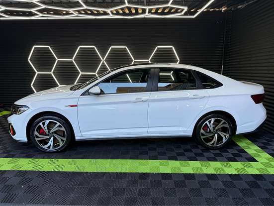 VOLKSWAGEN-JETTA-2023