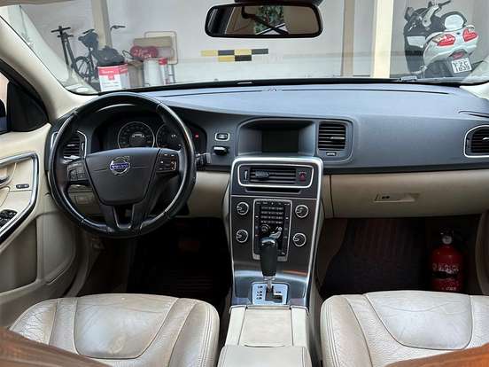 VOLVO-S60-2.0 T5 DYNAMIC GASOLINA 4P AUTOMÁTICO VOLVO-S60-2012