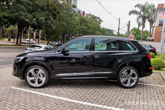 AUDI-Q7-2025