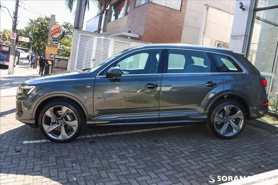 AUDI-Q7-2025