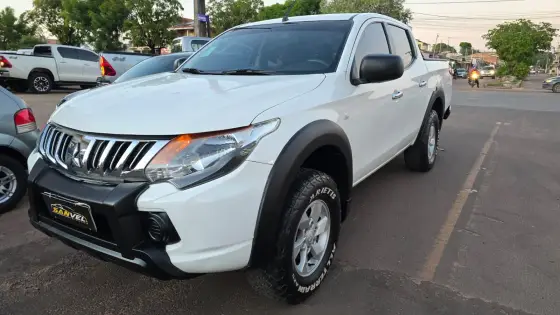 MITSUBISHI L200 TRITON 2.4 16V TURBO DIESEL GLS CD 4X4 AUTOMÁTICO