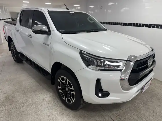 TOYOTA HILUX 2.8 D-4D TURBO DIESEL CD SRX 4X4 AUTOMÁTICO