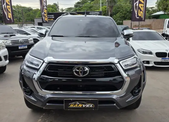 TOYOTA HILUX 2.8 D-4D TURBO DIESEL CD SRX PLUS 4X4 AUTOMÁTICO