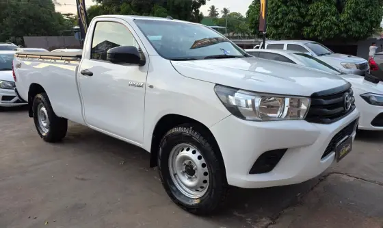 TOYOTA HILUX 2.8 D-4D TURBO DIESEL CS 4X4 MANUAL