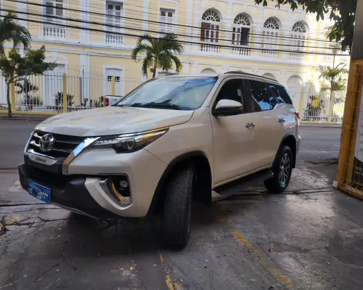 TOYOTA HILUX SW4 2.8 SRX 4X4 7 LUGARES 16V TURBO INTERCOOLER DIESEL 4P AUTOMÁTICO