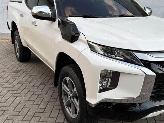 MITSUBISHI-L200 TRITON-2.4 16V TURBO DIESEL SPORT HPE CD 4P 4X4 AUTOMÁTICO MITSUBISHI-L200 TRITON-2021