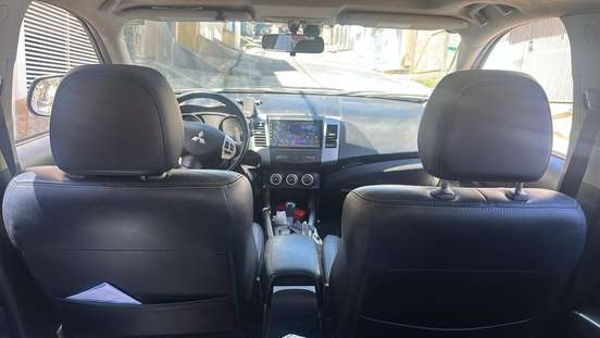 MITSUBISHI-OUTLANDER-2011