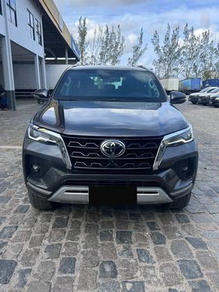 TOYOTA HILUX SW4 2.8 D-4D TURBO DIESEL SRX 7L 4X4 AUTOMÁTICO