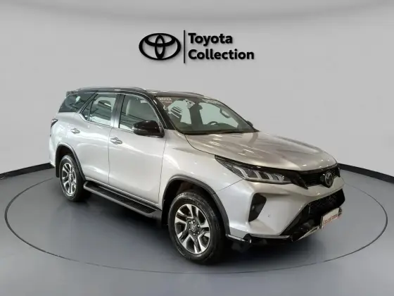 TOYOTA HILUX SW4 2.8 D-4D TURBO DIESEL DIAMOND 7L 4X4 AUTOMÁTICO