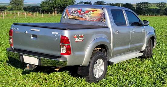 TOYOTA-HILUX-2015