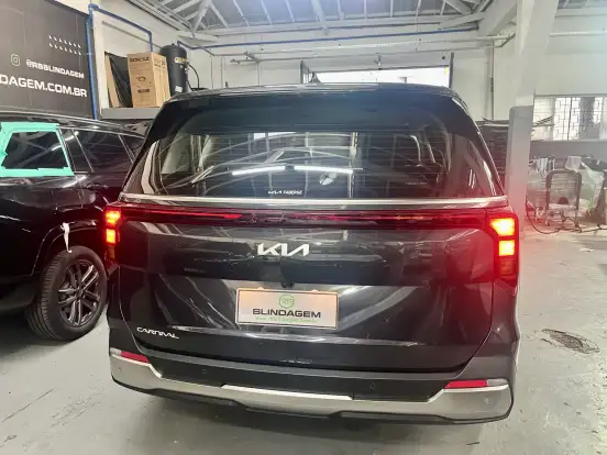 KIA-CARNIVAL-2024