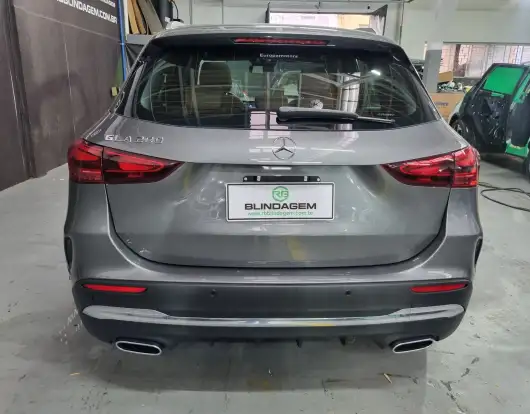 MERCEDES-BENZ-GLA 200-2025