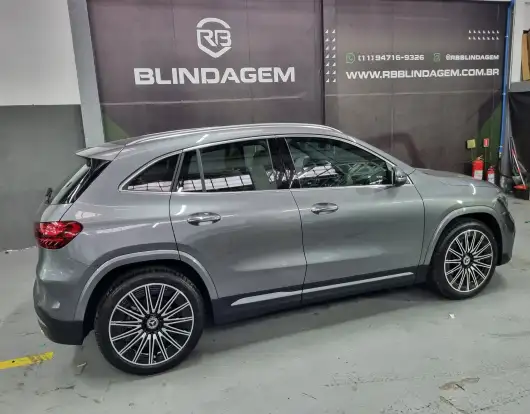 MERCEDES-BENZ-GLA 200-2025