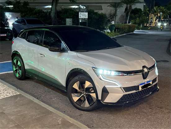 RENAULT-MEGANE-2023