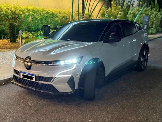 RENAULT-MEGANE-2023