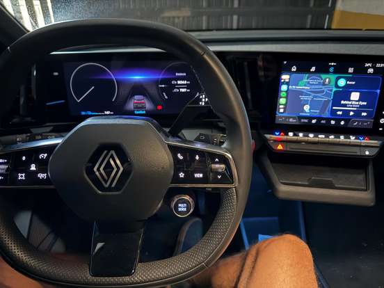 RENAULT-MEGANE-2023