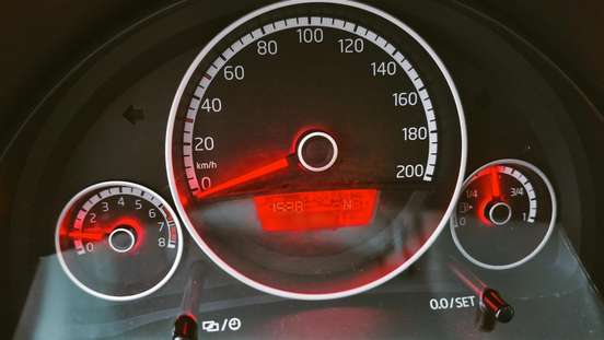 VOLKSWAGEN-UP-2014