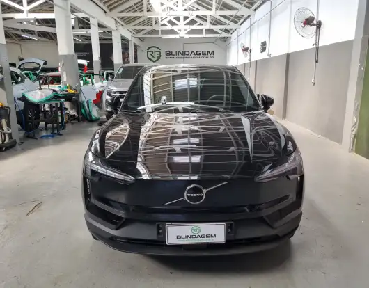 VOLVO-EX30-2024