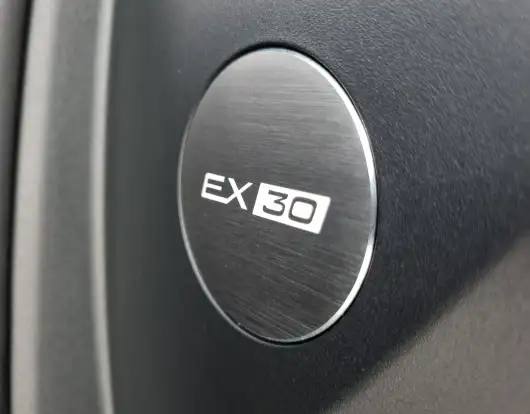VOLVO-EX30-2024