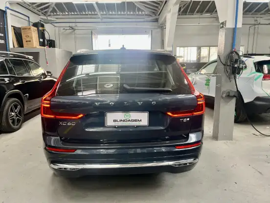 VOLVO-XC60-2025