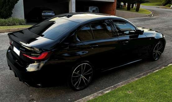 BMW-320i-2023