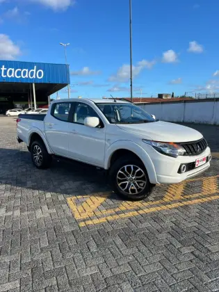 MITSUBISHI L200 TRITON 2.4 16V TURBO DIESEL GL CD 4X4 MANUAL MITSUBISHI L200 TRITON 2.4 16V TURBO DIESEL GL CD 4X4 MANUAL
