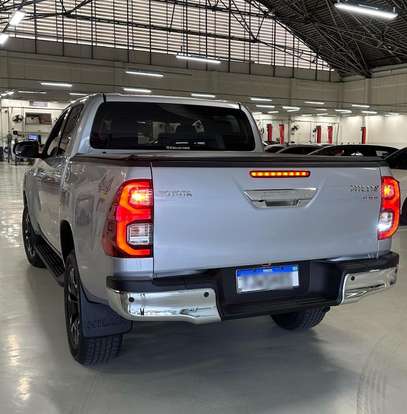 TOYOTA-HILUX-2025