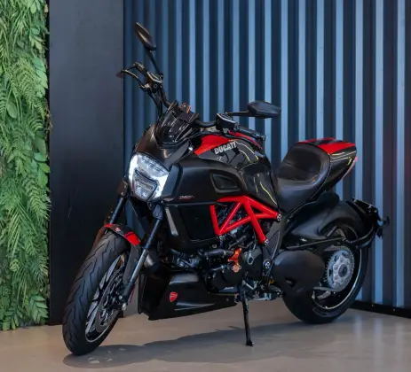 DUCATI DIAVEL CARBON 