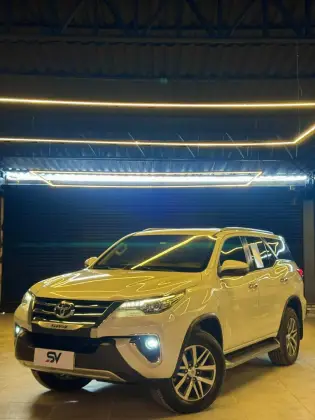 TOYOTA HILUX 2.8 SRX 4X4 CD 16V DIESEL 4P AUTOMÁTICO
