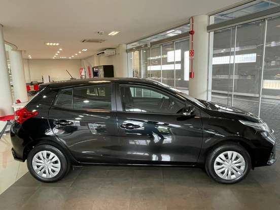 TOYOTA-YARIS-2024