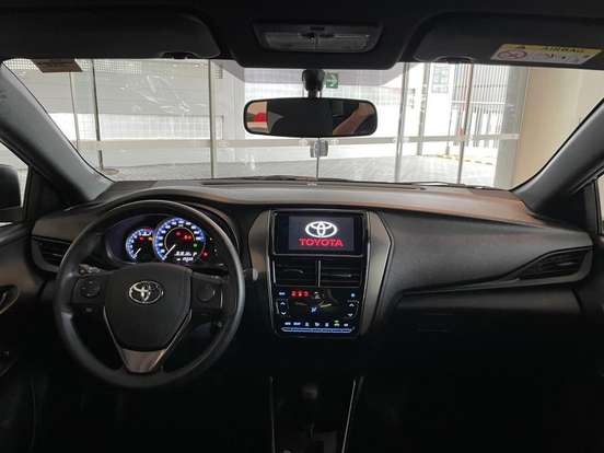 TOYOTA-YARIS-2024