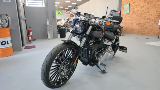 HARLEY-DAVIDSON SOFTAIL BREAKOUT 