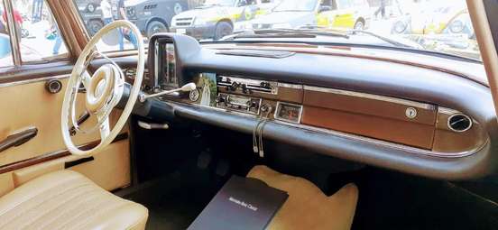 MERCEDES-BENZ-220 S-1965