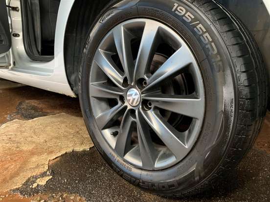 VOLKSWAGEN-FOX-2011