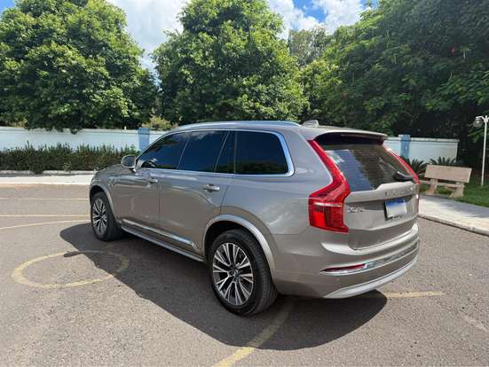 VOLVO-XC90-2021