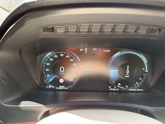 VOLVO-XC90-2021