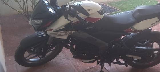 BAJAJ DOMINAR 200 