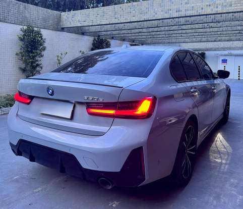 BMW-330e-2023