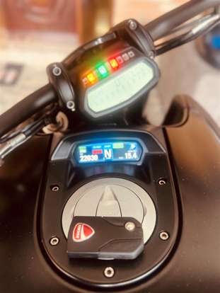 DUCATI-DIAVEL DARK-2016