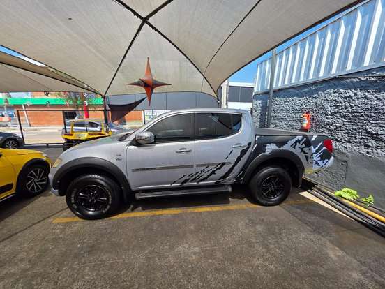 MITSUBISHI-L200 TRITON-3.2 HPE 4X4 CD 16V TURBO INTERCOOLER DIESEL 4P AUTOMÁTICO MITSUBISHI-L200 TRITON-2014
