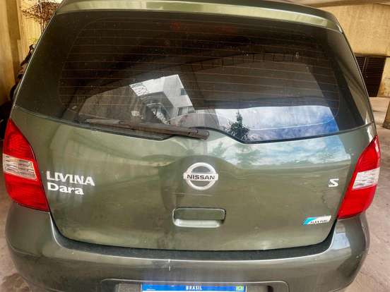 NISSAN-LIVINA-2011