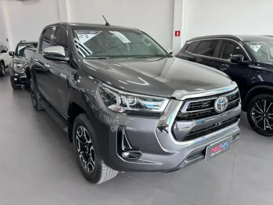 TOYOTA HILUX 2.8 D-4D TURBO DIESEL CD SRX 4X4 AUTOMÁTICO