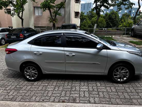 TOYOTA-YARIS-2024