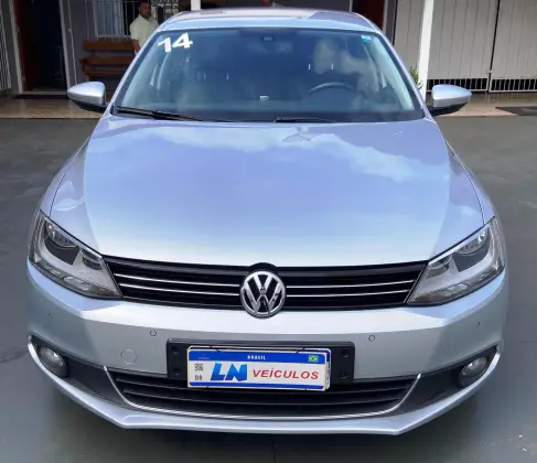 VOLKSWAGEN JETTA 2.0 TSI HIGHLINE 211CV GASOLINA 4P TIPTRONIC
