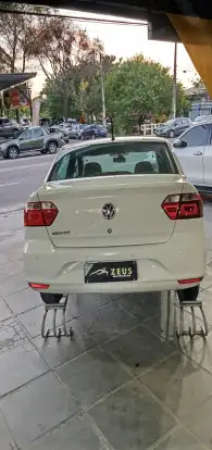 VOLKSWAGEN-VOYAGE-2015