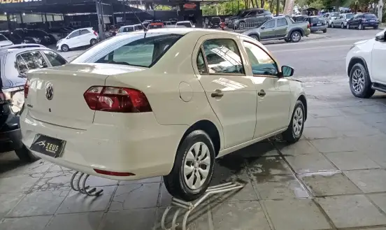 VOLKSWAGEN-VOYAGE-2015